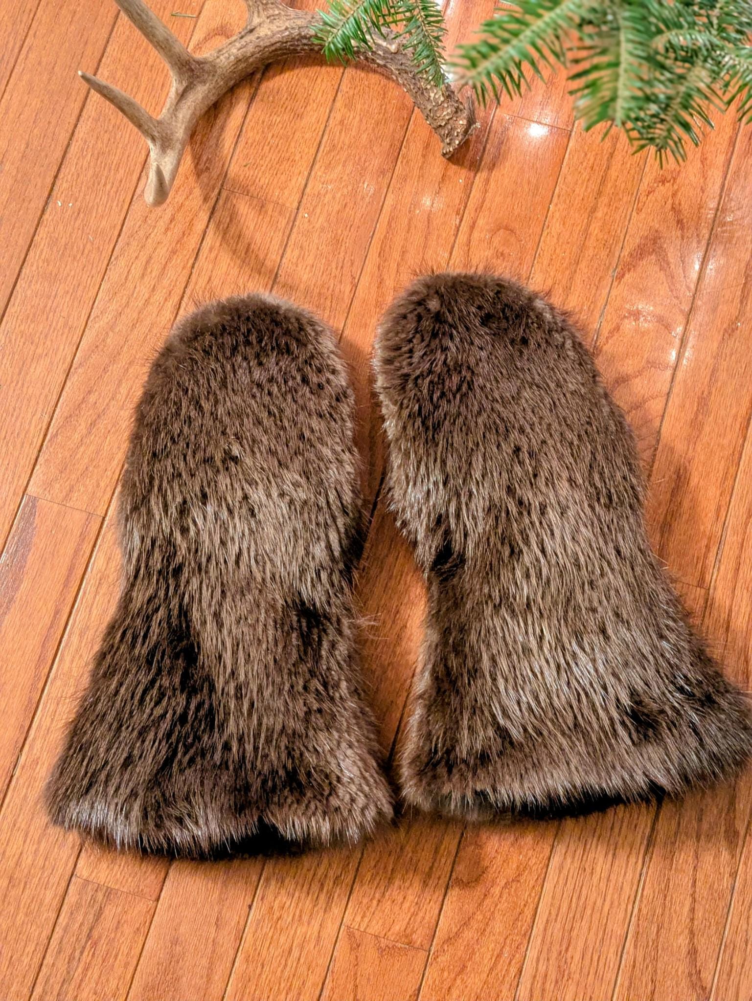 Beaver Gauntlet Mittens