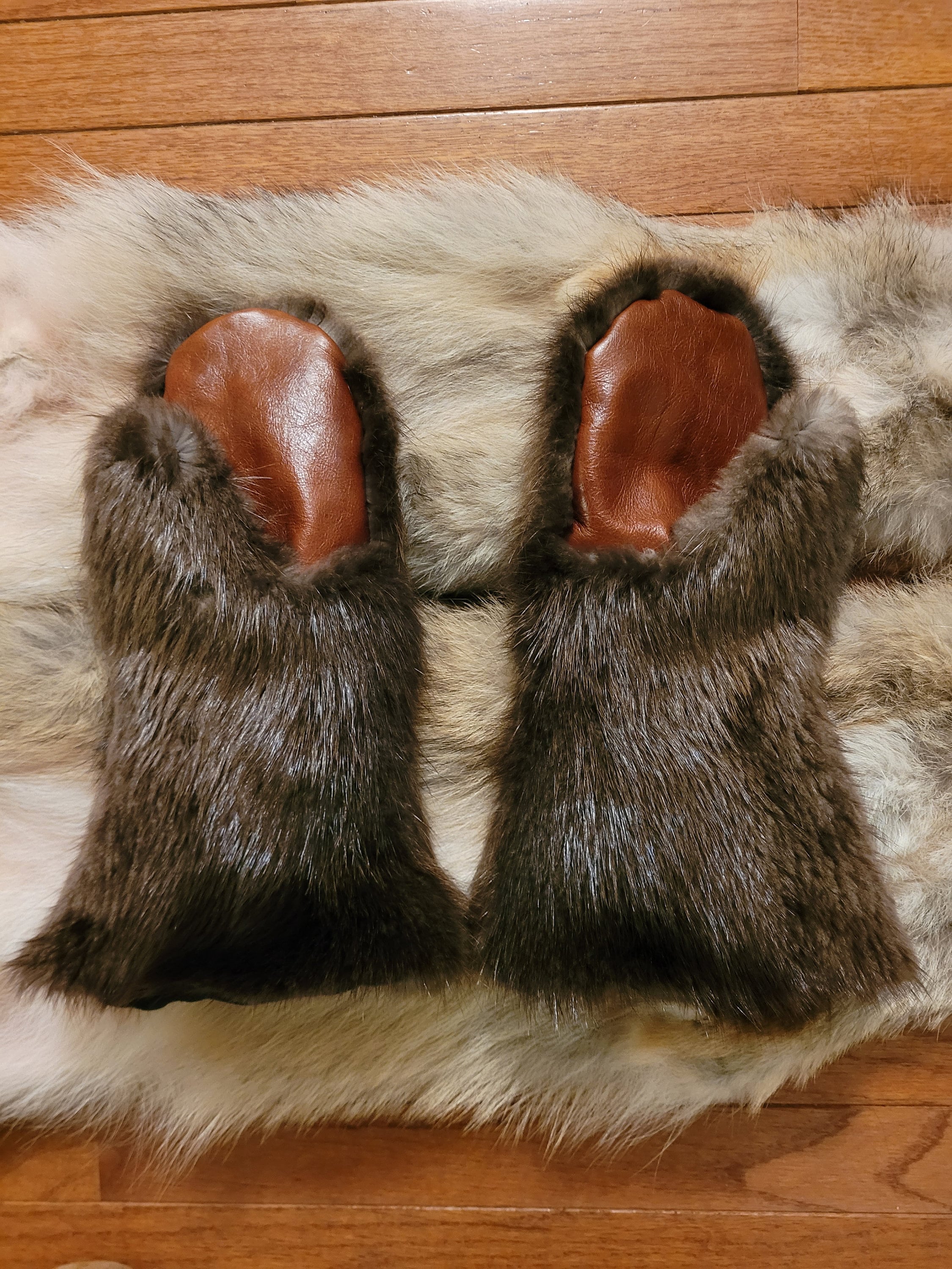 Beaver Gauntlet Mittens
