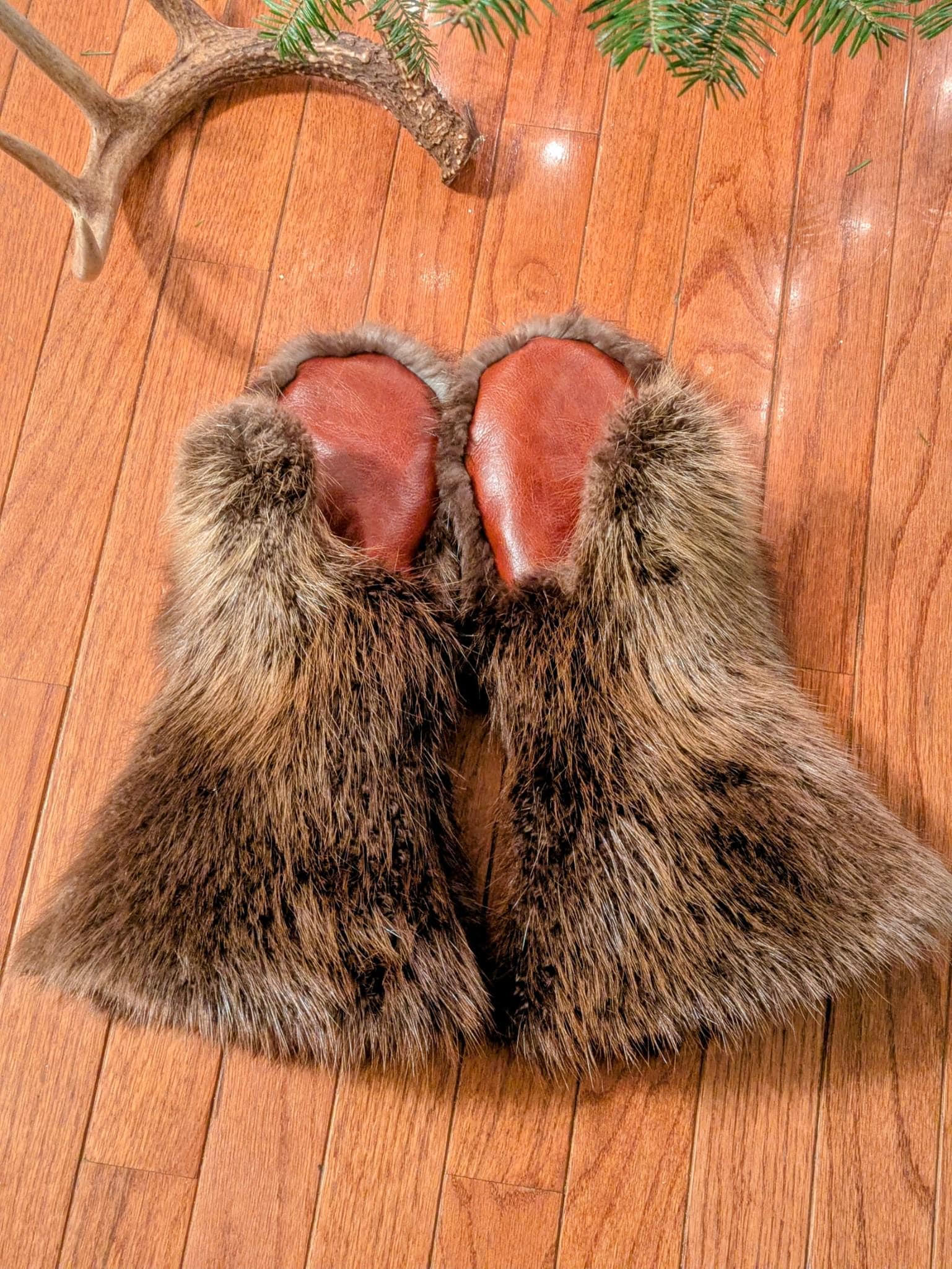 Beaver Gauntlet Mittens